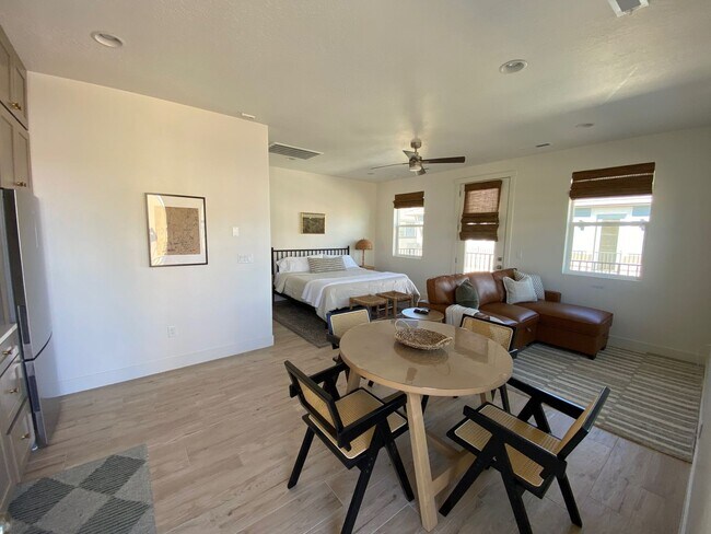 Foto del edificio - Newer Fully Furnished Private Studio Casit...