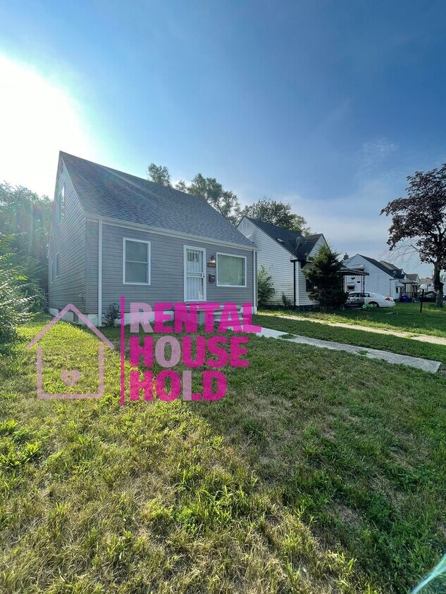 Foto del edificio - 3 BEDROOM 1 BATH BUNGALOW FREE PRE-SCREEN