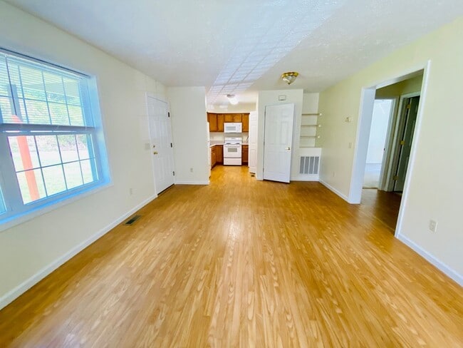 Building Photo - NO HUD - NO SECTION 8