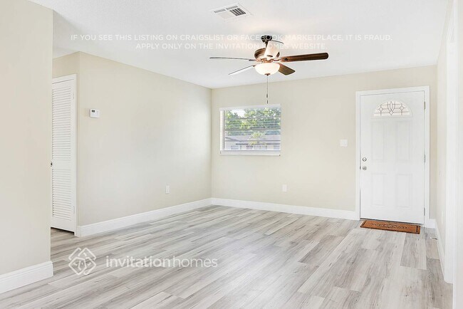 Foto del edificio - 3213 Sutton Dr
