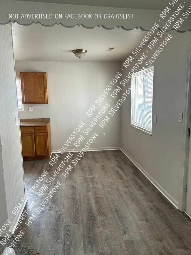 Foto del edificio - 21755 Elroy-