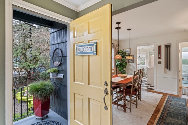 Una cálida bienvenida a su hogar lejos de casa. - 11639 1st Ave NW