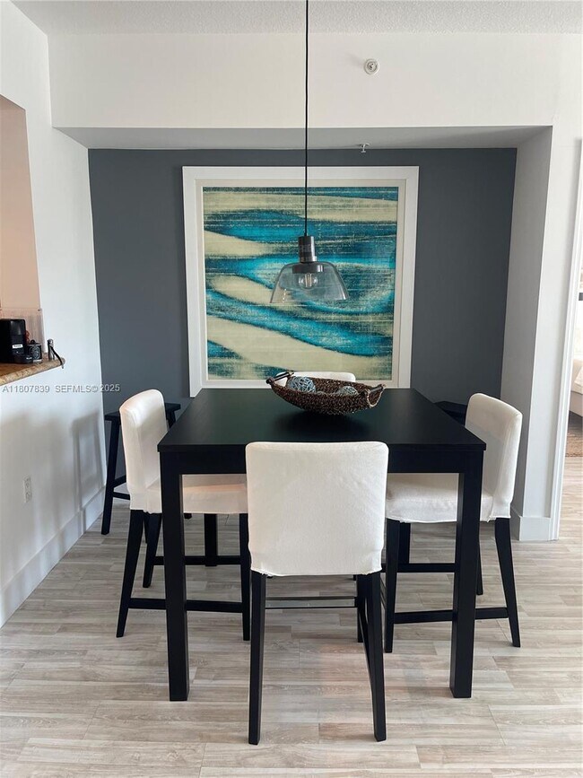 Foto del edificio - 1755 E Hallandale Beach Blvd