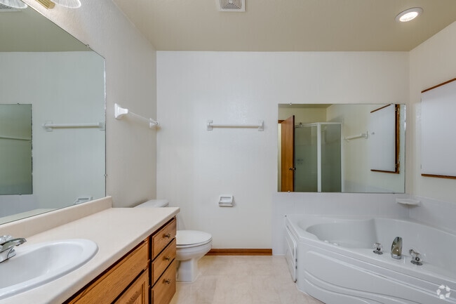 2 BR, Loft, 2.5 BA - 2,200SF - Parkwood Lake Apartments