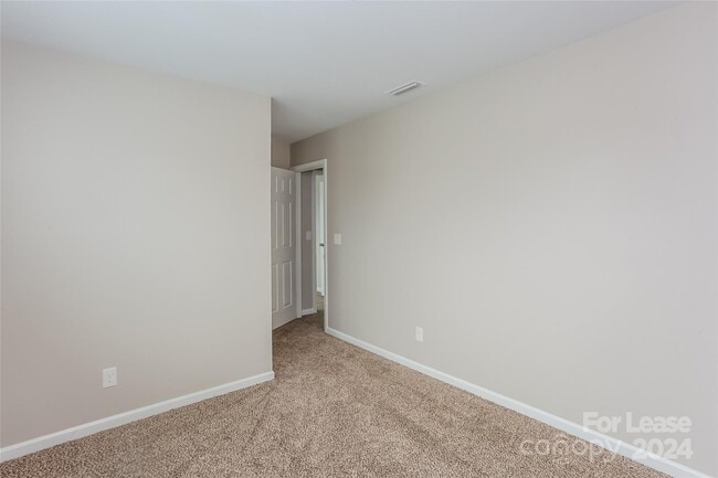 Building Photo - 12892 Mustang Dr