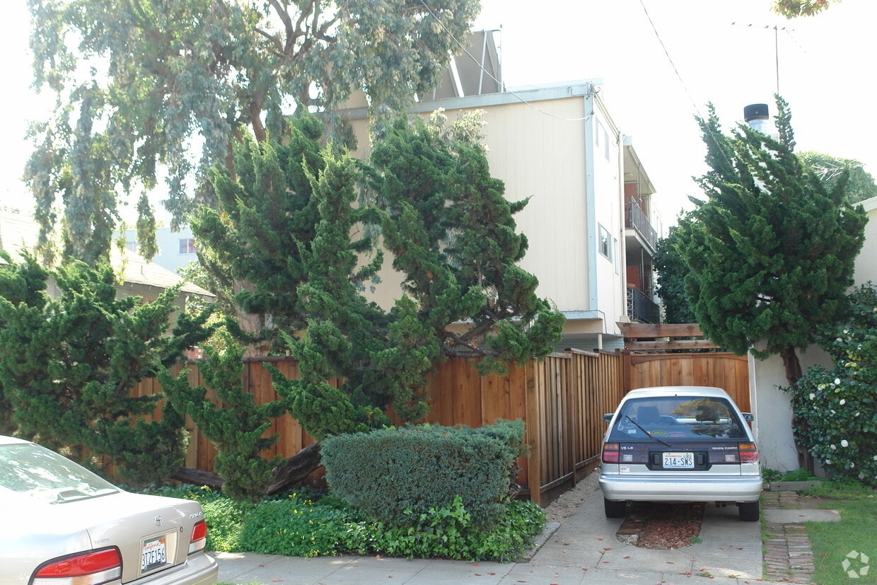 Building Photo - 1540 Hearst Ave