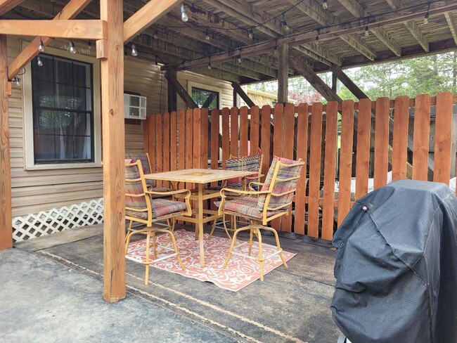 Building Photo - 715 Kornegay Loop