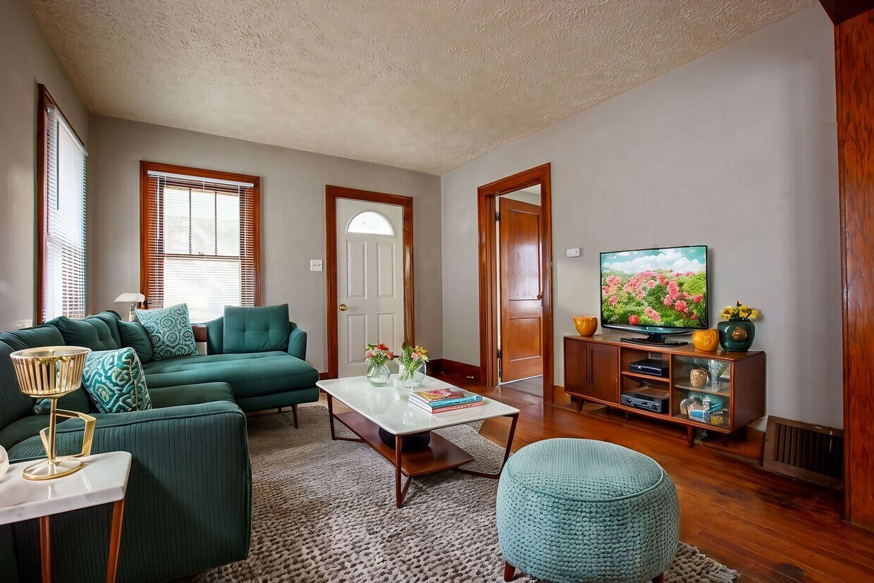 Primary Photo - 2 Bedroom / 1 Bath Home located near Askar...