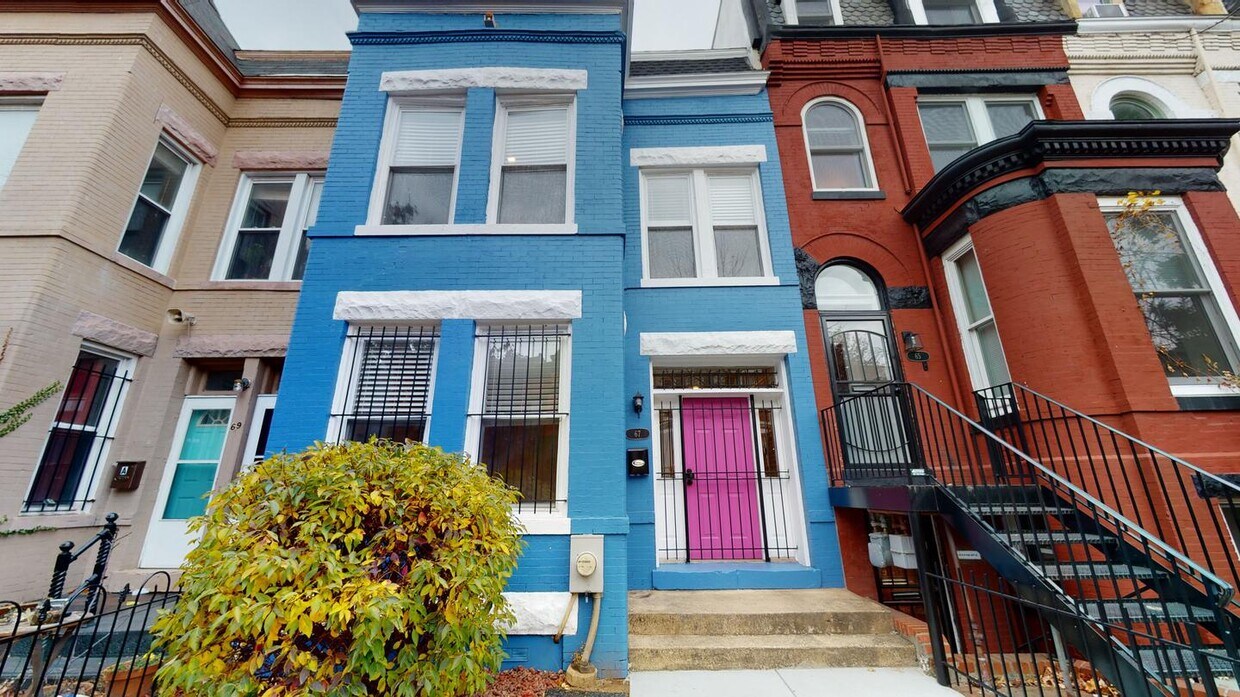 Primary Photo - Stunningly renovated Bloomingdale townhous...