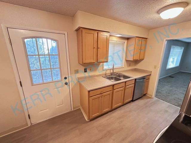 Foto del edificio - 8537 NE Halsey St