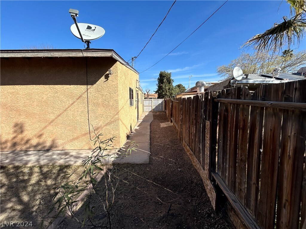 Foto del edificio - 5513 W Bartlett Ave