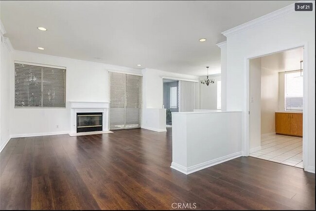 Foto del edificio - 4236 Longridge Ave