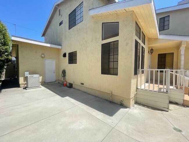 Building Photo - CRENSHAW