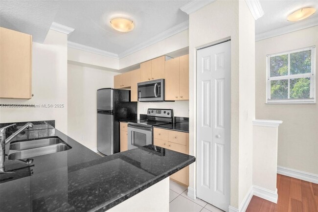 Foto del edificio - 2532 Centergate Dr