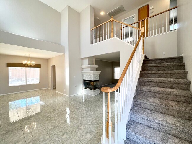 Foto del edificio - AMAZING 4 BED 2.5 BTH IS YOUR NEXT HOME!