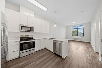 Building Photo - 121 34th St