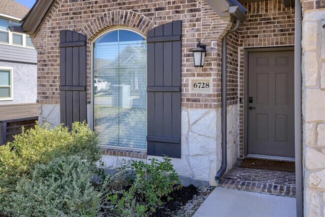 Foto del edificio - 6728 Llano Stage Trl