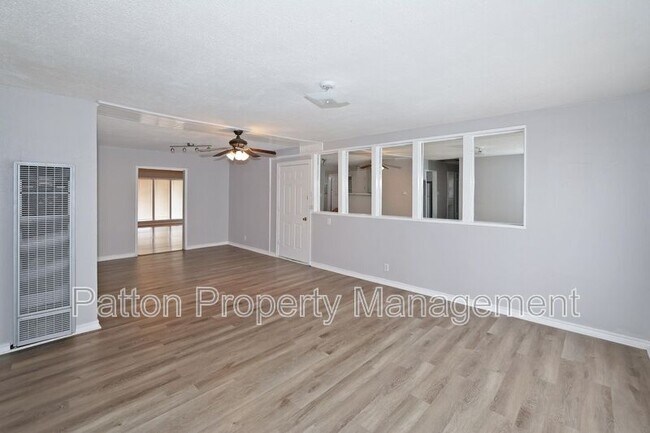 Building Photo - 2419 Poplar St