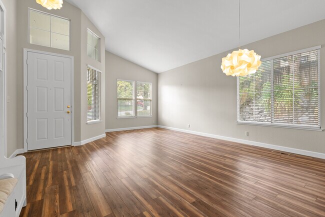 Building Photo - 2720 Avenida De Landa