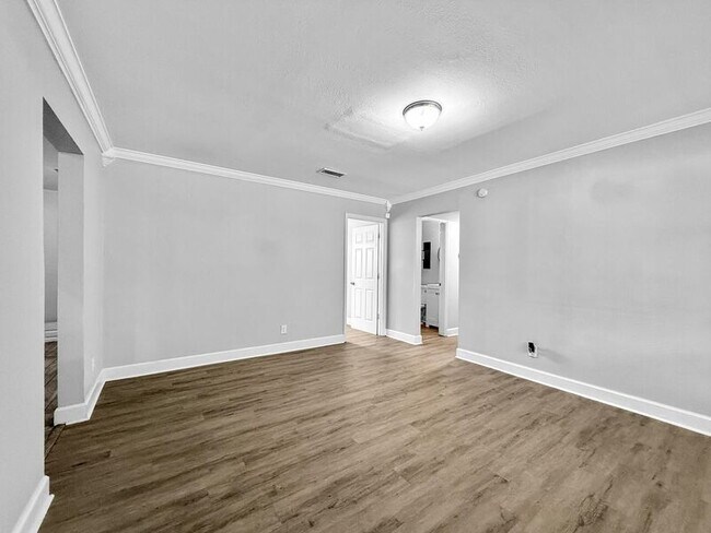 Building Photo - 2026 Burpee Dr