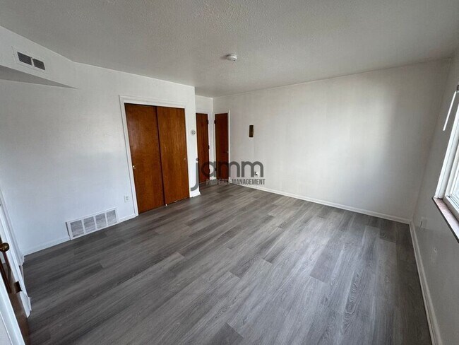 Building Photo - 4201 Rocky River Dr