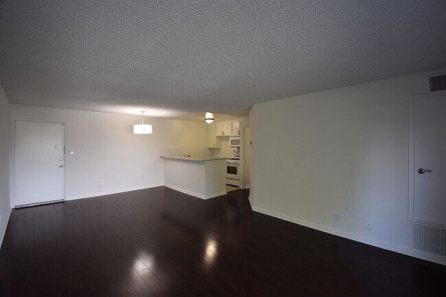 Foto del edificio - 15049 Burbank Blvd