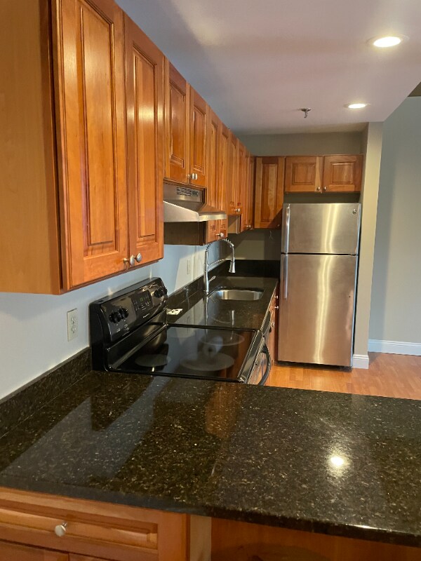 Building Photo - 335 Cypress St