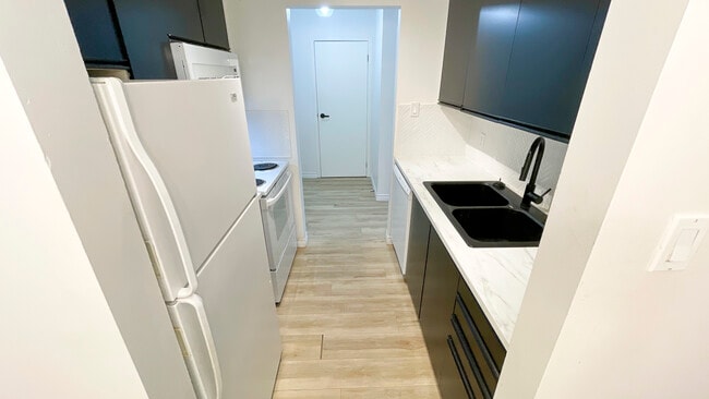 Building Photo - Cute 1 Bdrm * London South * In Suite Laundry * Avail NOW!