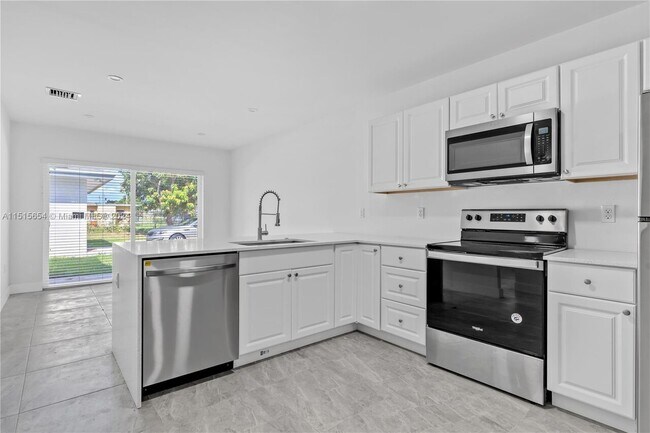 Building Photo - 10331 Sw 183rd St Miami, FL 33157