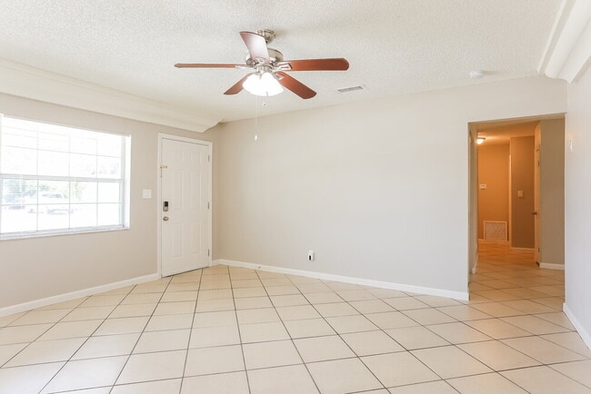 Foto del edificio - 357 NW 6th Ct