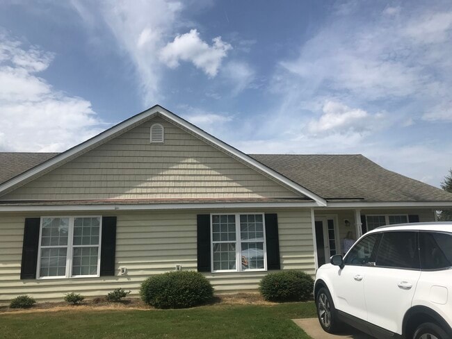 Building Photo - 1120 Crescent Meadows Dr