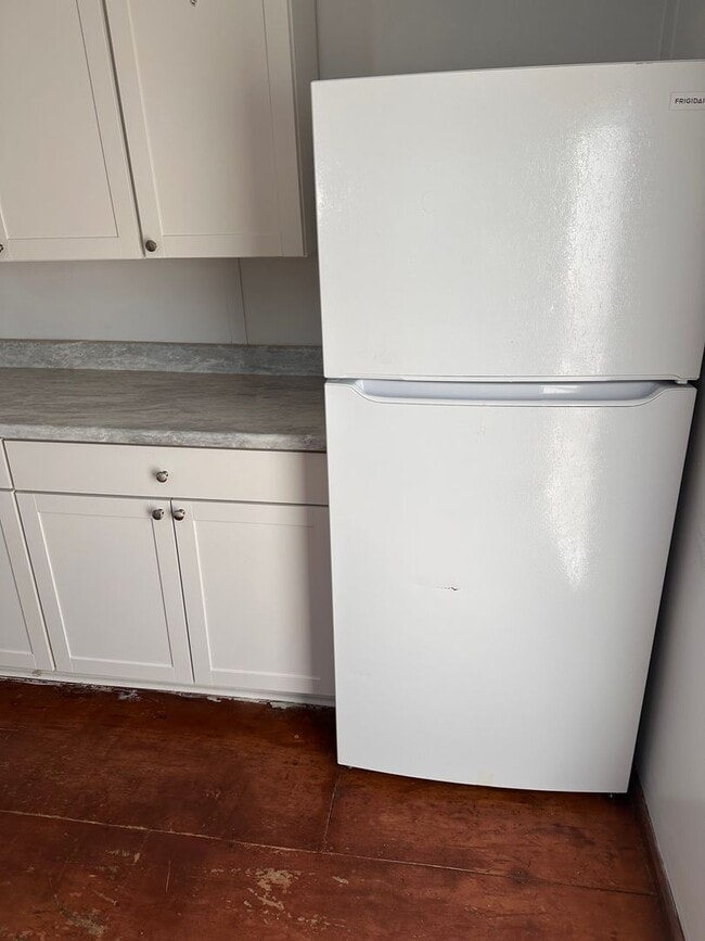 Building Photo - GREAT LOCATION! 2-Bedroom/ 1-Bath