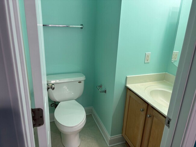 Building Photo - 2073 Silvercrest Dr
