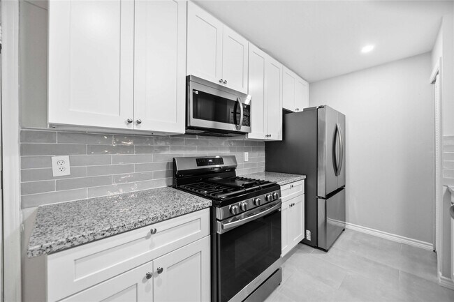 Building Photo - 11006 Thackery Ln