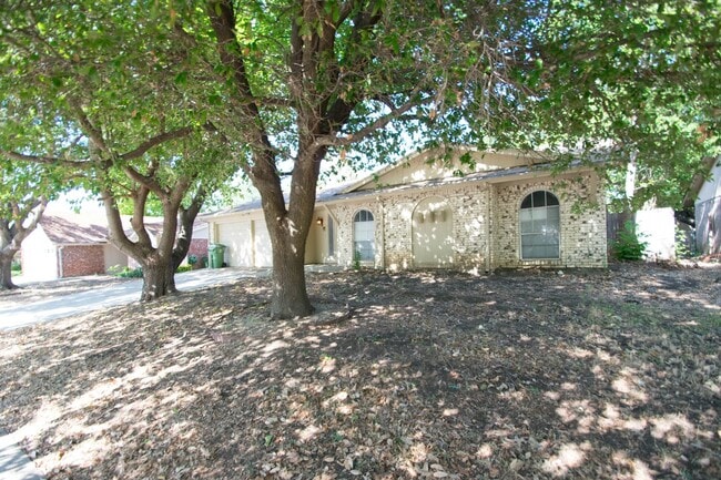 Building Photo - Charmer in Arlington
