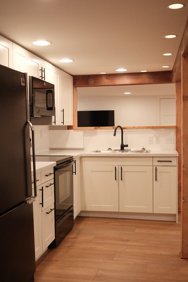 Kitchen - 4337 Washburn Ave N
