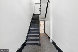 Building Photo - 1637 W Girard Ave