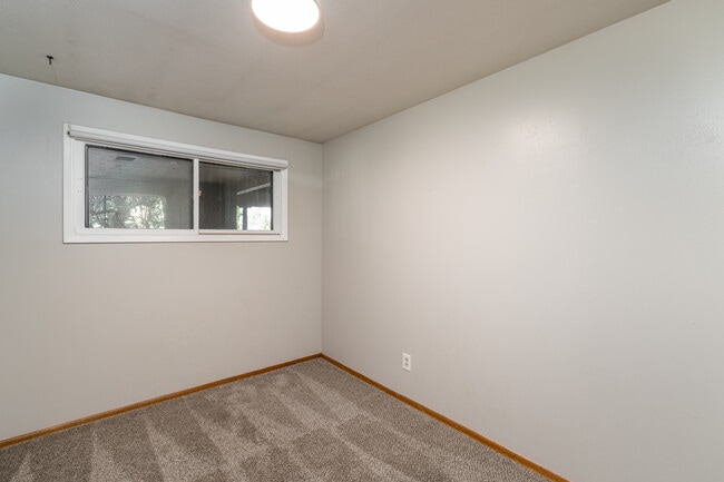 Building Photo - 3011 W Dalke Ave
