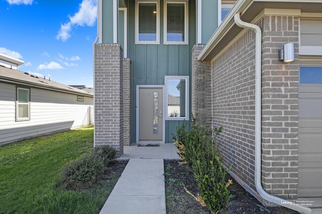 Building Photo - 13021 Kearns Dr