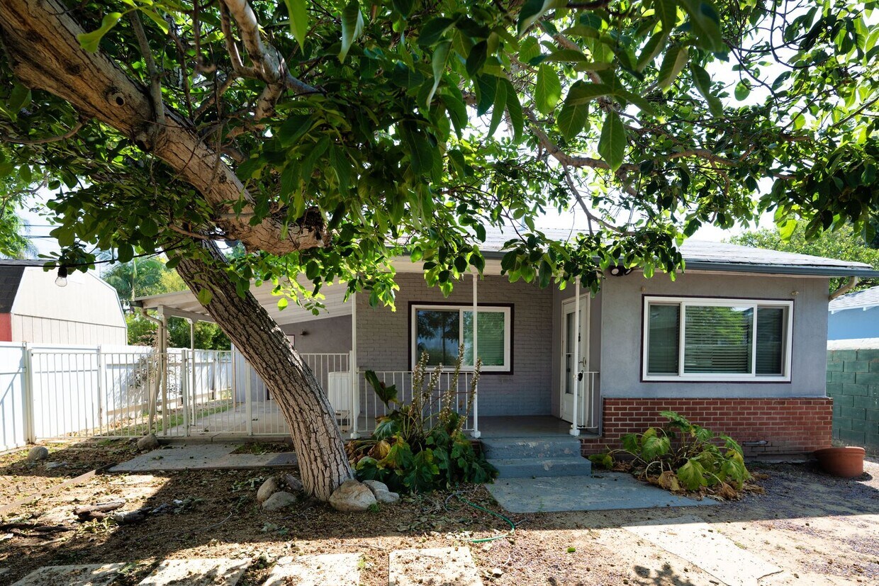 Primary Photo - Beautiful 2 bedroom 1 bath home!!!!