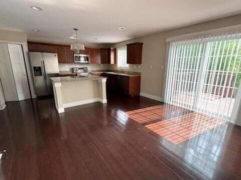 Building Photo - 3 Maple Vlg Ct