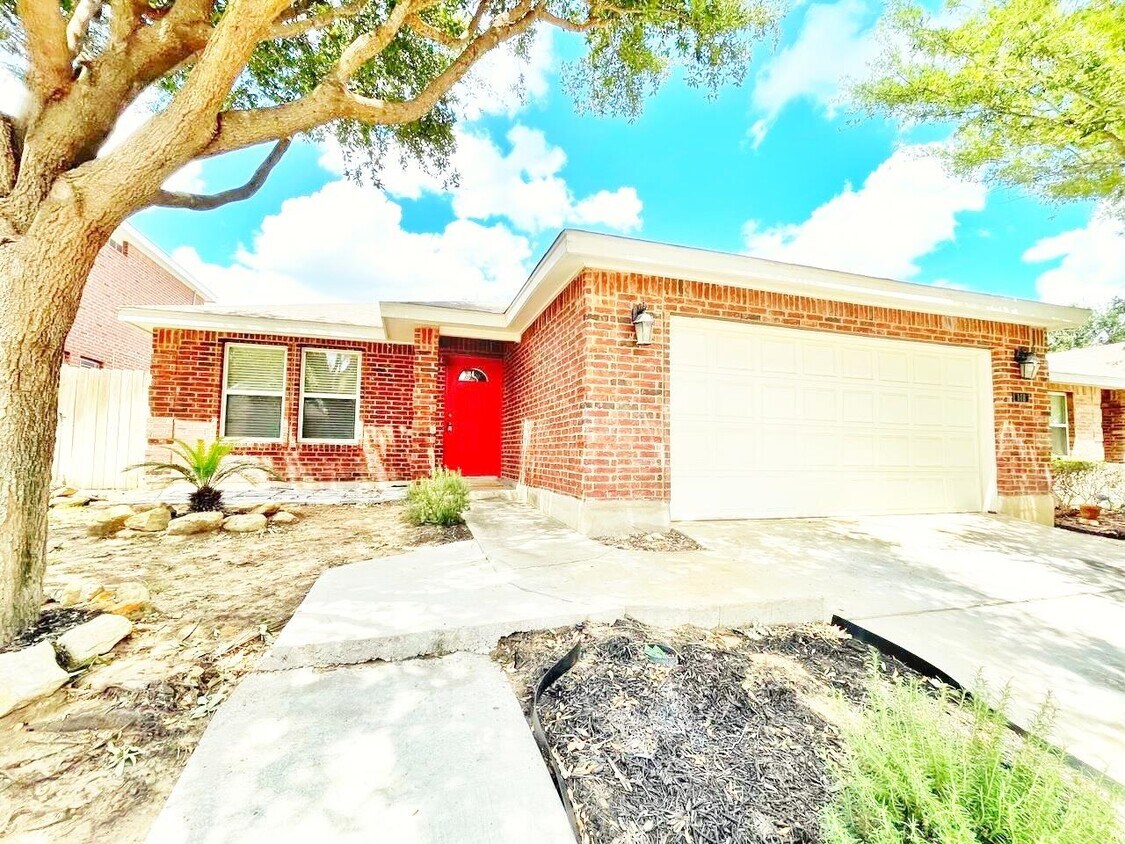 618 Ovenbird Thicket Drive, Laredo, TX 78045 House Rental in Laredo