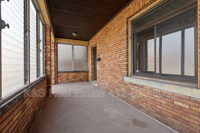Building Photo - 326 Anthony St