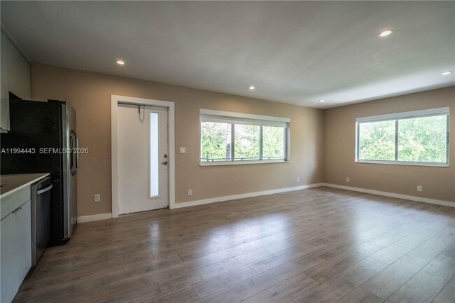 Building Photo - 2400 NE 26th St