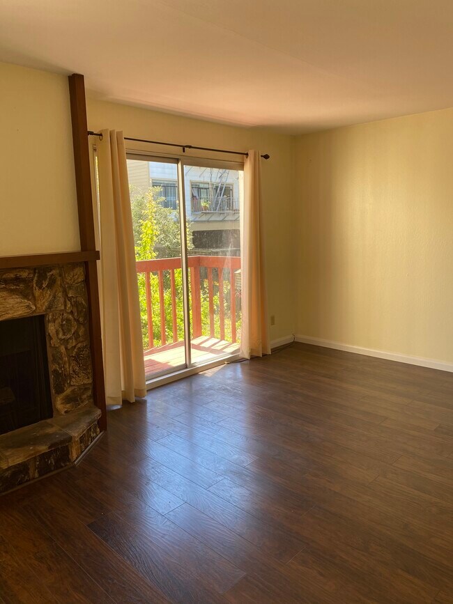 Building Photo - 338 3rd Ave