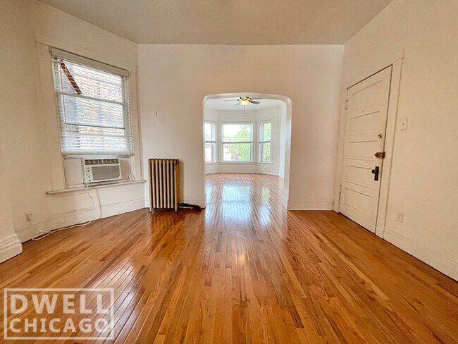 Building Photo - 3517 N Wilton Ave