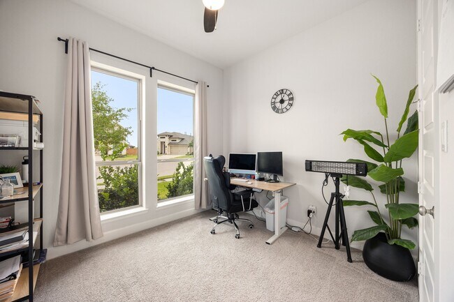 Building Photo - 8711 Hbr Pnes Dr