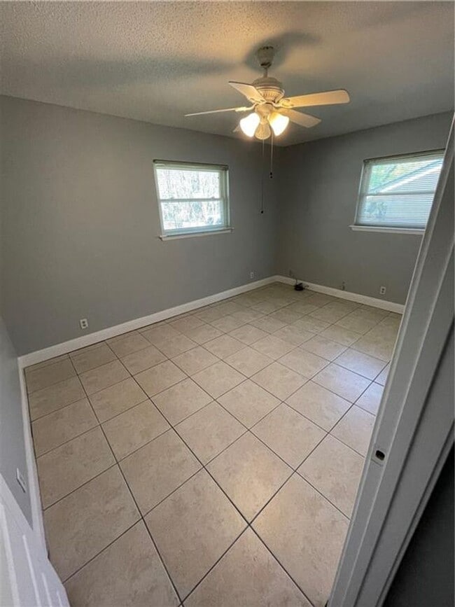 Building Photo - 813 Huntingdon Place