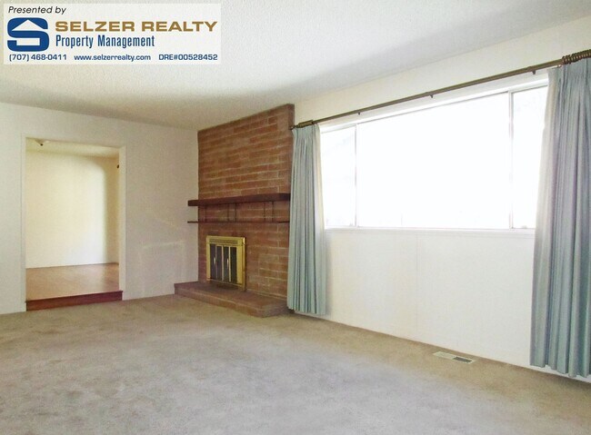 Building Photo - Comfortable 3 bd. home at the base of the ...