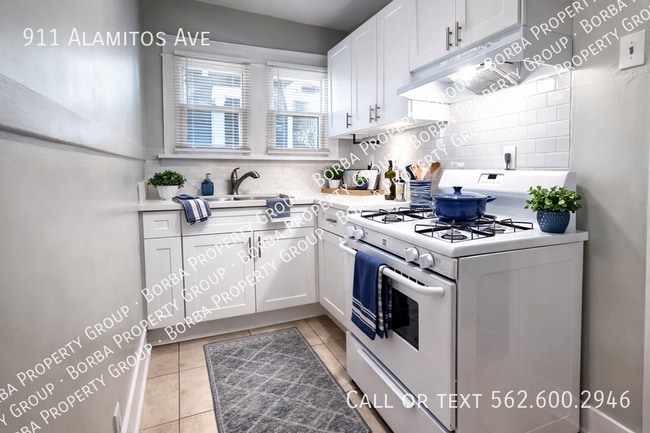 Building Photo - 911 Alamitos Ave